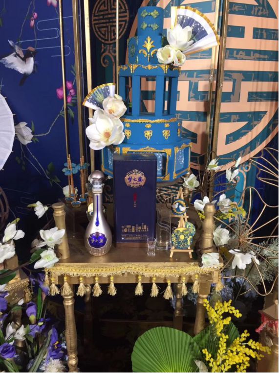 藍(lán)天海霞酒2號_白酒天之藍(lán)和海之藍(lán)哪個(gè)好_藍(lán)白海天酒樓